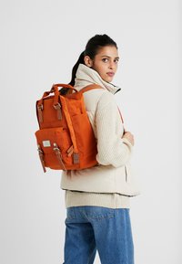 Doughnut MACAROON BACKPACK UNISEX - Mochila - rust