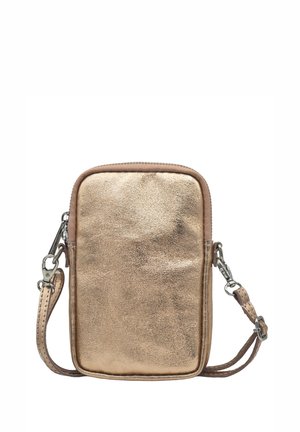 Sac rectangulaire en bronze métallique avec fermeture éclair et bandoulière amovible. Texture lisse avec bords cousus. Design minimaliste.