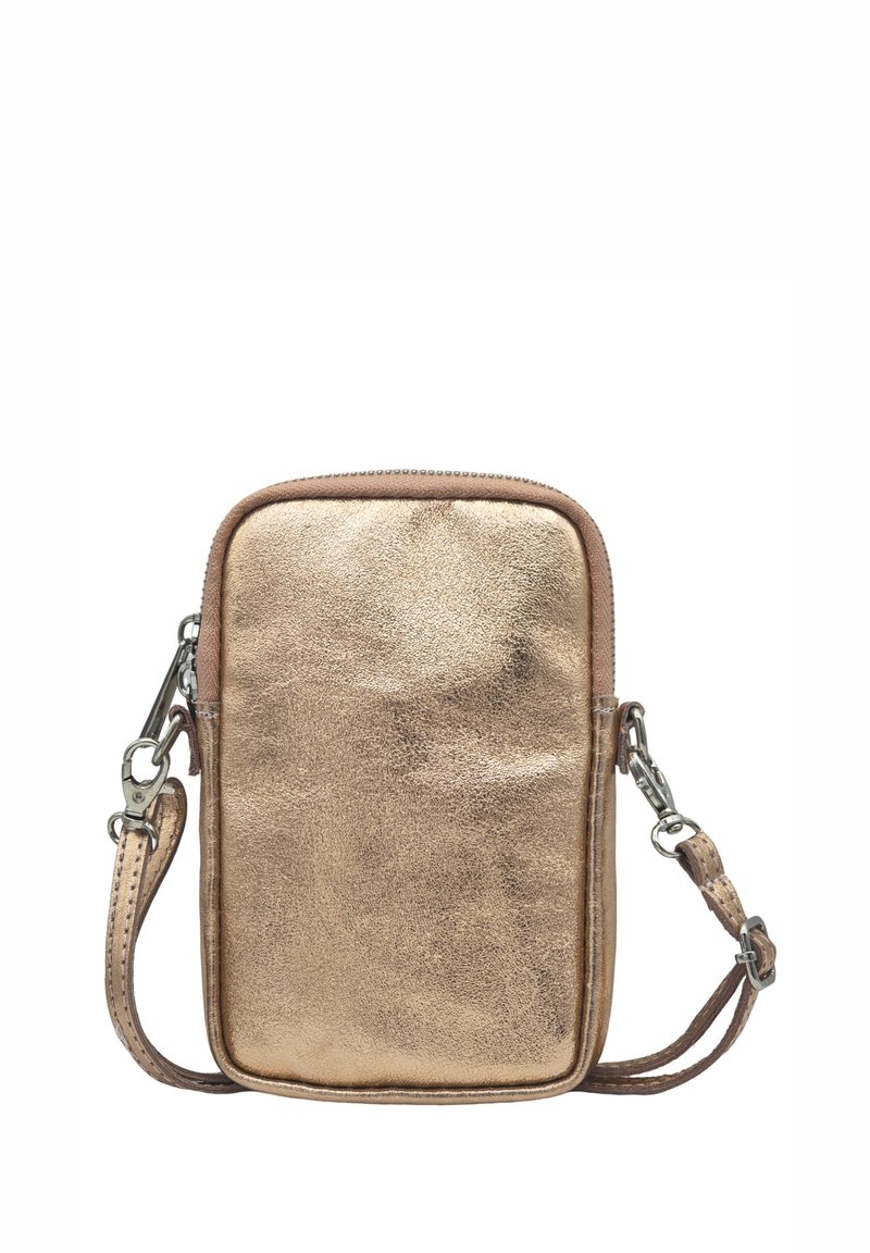 Sac rectangulaire en bronze métallique avec fermeture éclair et bandoulière amovible. Texture lisse avec bords cousus. Design minimaliste.