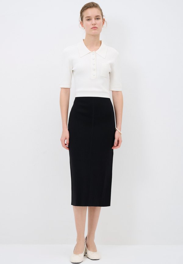 COLLAR BUTTONED - Strickkleid