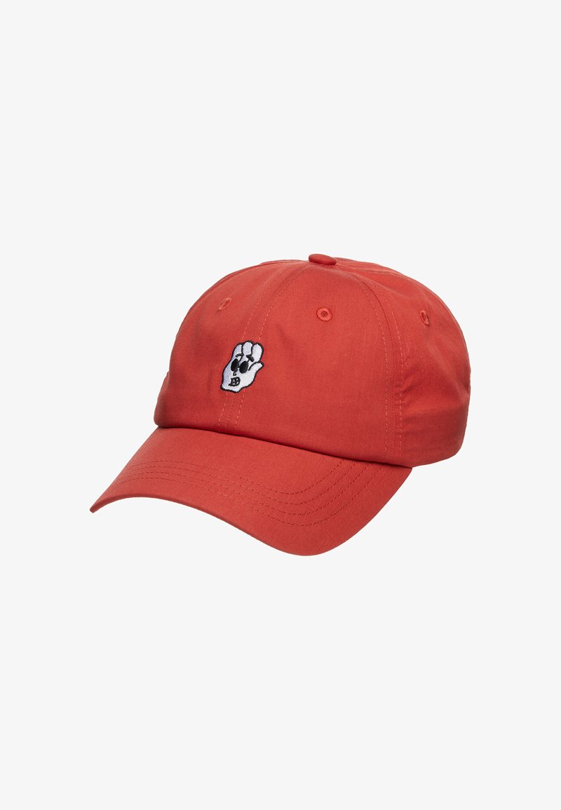 Rote Baumwoll-Baseballmütze mit gebogenem Schirm und gesticktem weißen Handdesign auf der Vorderseite. Verfügt über Belüftungsösen und einen verstellbaren Riemen.