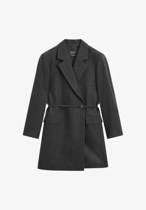 Manteau en mélange de laine gris foncé avec motif à fines rayures, épaules structurées, revers crantés, taille ceinturée et deux poches avant.