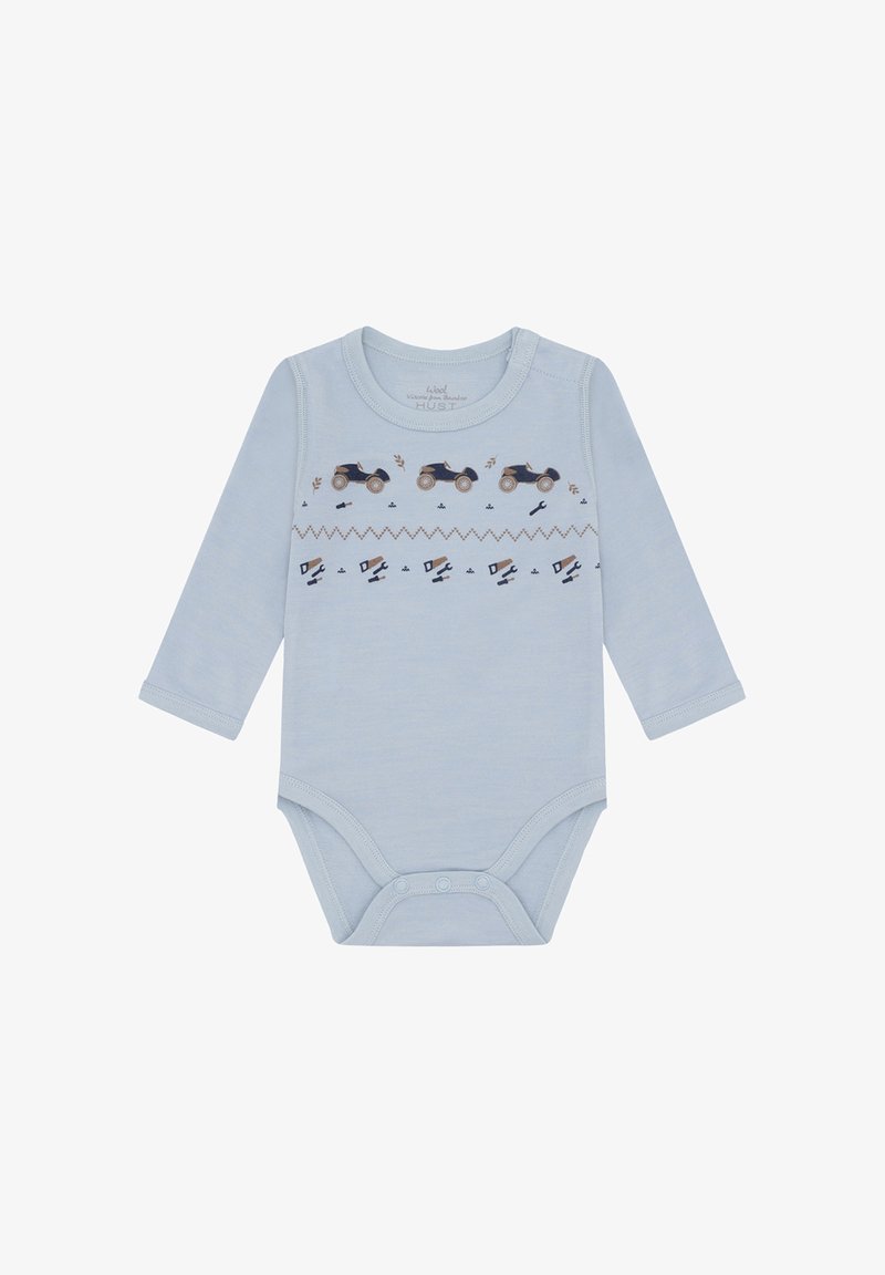 Bodysuit per neonati a maniche lunghe di colore azzurro chiaro con auto d'epoca ricamate e piccoli motivi di attrezzi sul petto.
