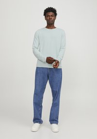 Jack & Jones JJELEO CREW NECK - Džemperis - soothing sea