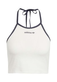 Vit kort klänning med halterneck i mjukt tyg, med marinblå kant och justerbara nackband. "adidas"-logotypen broderad framtill.