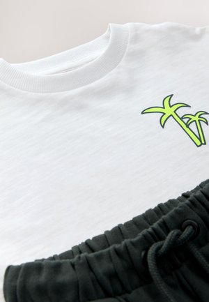 Next REGULAR FIT - SHORT SLEEVE UTILITY  SET - Rövidnadrágok - black white