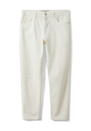 Weiße Jeans mit lockerem Sitz, fünf Taschen, Gürtelschlaufen und Knopfverschluss, flach auf hellem Hintergrund dargestellt.