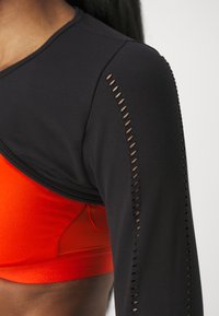 Stronger Majica z dolgimi rokavi - black