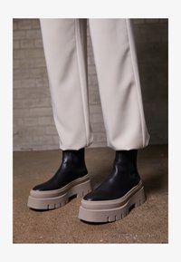 Não selecionado, black/nature