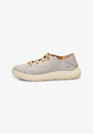 Gray leather sneaker with beige elastic laces, a rounded toe, and cream-colored rubber sole. Features subtle branding on the heel.