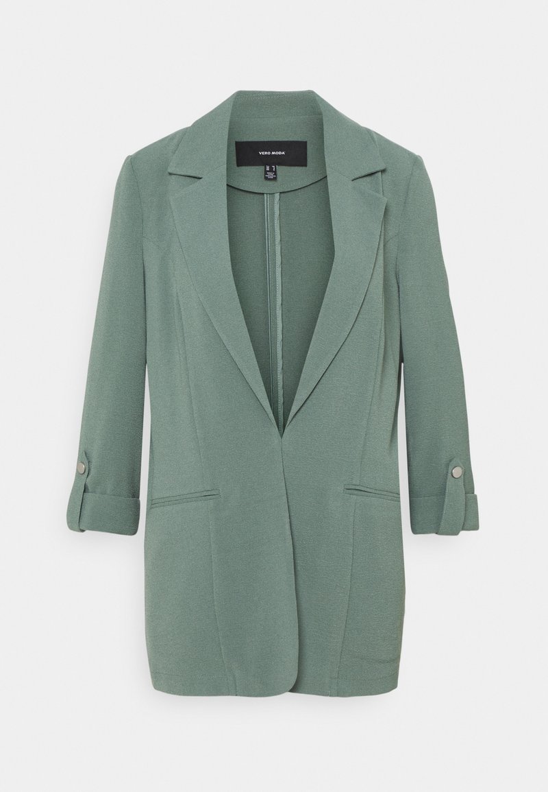 Blazer vert sur mesure avec un col à revers cranté, des manches retroussables et deux poches avant. Confectionné en tissu texturé, il présente une coupe droite.