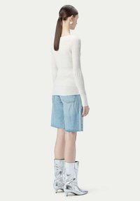 GOBI Cashmere Stickad tröja - white