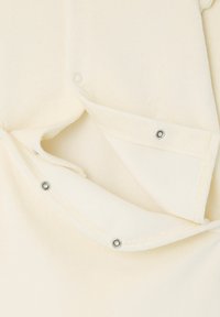 Beige Stoff-Bodysuit mit Druckknöpfen an der Schulter und am Bund; weiche Textur, gut verarbeitete Nähte und leichter Stretch für Komfort.