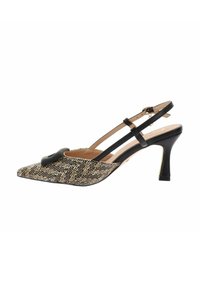 Chaussure slingback à bout pointu en motif pied-de-poule, avec une sangle noire et un accent, dotée d'un talon empilé de 3 pouces.