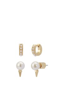 Conjunto de pendientes en tono dorado que incluye un diseño de aretes de tipo botón con acabado de perlas y acentos puntiagudos, así como pequeños aros adornados con perlas.