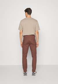 DOCKERS Cargobroek - brown