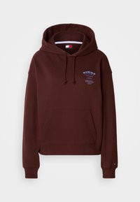 Sweat à capuche marron avec poche kangourou à l’avant, cordon de serrage à la capuche, et petit logo texte Tommy Jeans bleu clair sur la partie supérieure gauche de la poitrine.