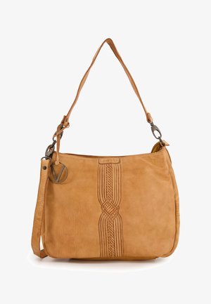 Sac à épaule en cuir tan avec détail tressé sur le devant, accents en métal argenté et une bandoulière détachable pour une longueur ajustable.