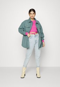 Missguided Petite IT ITEM TIE WAIST CROP - Camisola de manga comprida - pink