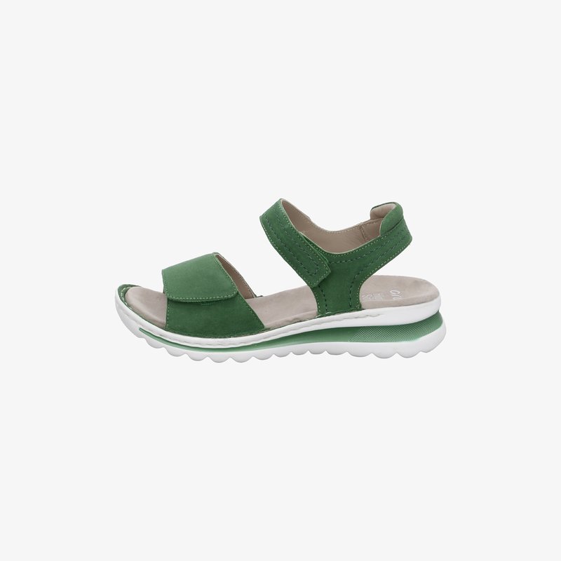 Grøn sandaler med åben tå, justerbare remme, polstret beige indersål og hvid gummisål med grønne detaljer.