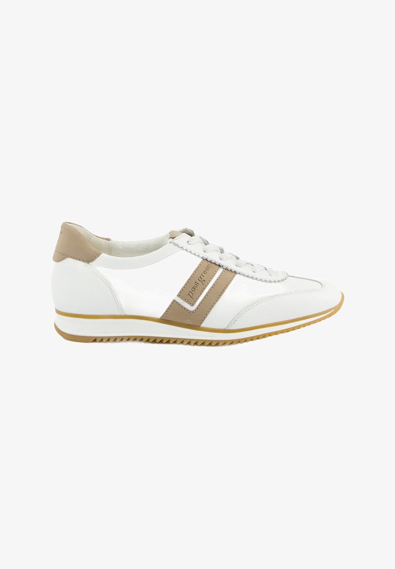 Sneaker in pelle bianca con accenti beige, punta rotonda e suola piatta in gomma. Presenta un pannello laterale testurizzato e una chiusura con lacci.