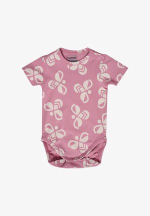 Różowe body z krótkim rękawem wykonane z miękkiej bawełny, zdobione powtarzającym się białym geometrycznym wzorem, z zapięciem na zatrzaski na ramieniu i w kroku.