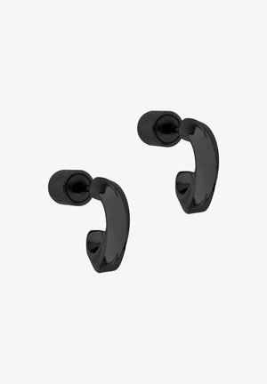Paire de boucles d'oreilles créoles courbes noires brillantes avec fermoirs push-back sur fond blanc.
