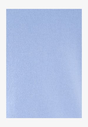 Tessuto lavorato a maglia blu chiaro con una consistenza liscia e un motivo uniforme, adatto per abbigliamento o prodotti tessili.