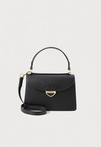 Mala preta com design estruturado, feita de material texturizado. Apresenta um cadeado dourado em forma de coração e uma alça de ombro destacável.