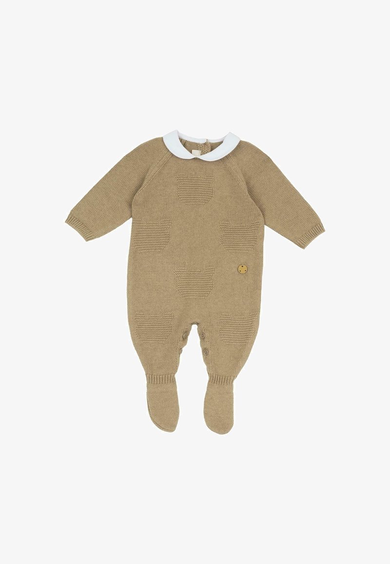Combinaison beige tricotée pour bébé avec manches longues, pieds intégrés, col Peter Pan blanc et fermeture par boutons à l’entrejambe.