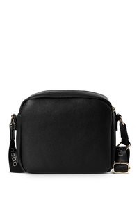 Borsa a tracolla nera in pelle con finitura testurizzata, forma quadrata, tracolla regolabile, dettagli in metallo dorato e marchio sulla tracolla.