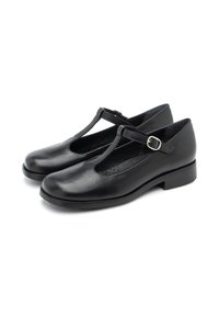 Czarne skórzane buty T-strap z zaokrąglonym czubkiem, teksturowaną wkładką oraz niskim obcasem w kształcie kostki, zapięte małą srebrną klamrą.