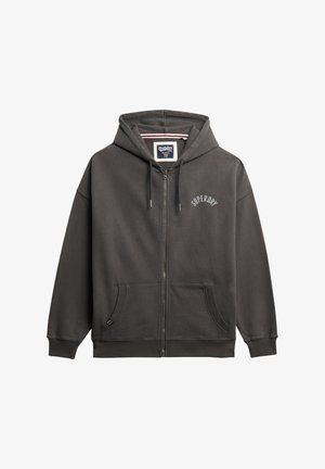 Szara rozpinana bluza z kapturem wykonana z miękkiego materiału, z przednią kieszenią kangurką, kapturem na sznurku oraz białym logo "Superdry" nad zamkiem.