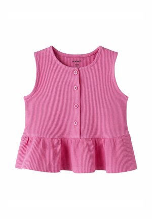 Mouwloos roze gebreid peutertopje met knopen aan de voorkant en een geplooide zoom, gestructureerde stof en een ronde halslijn.