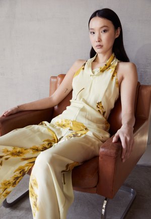 Top - yellow