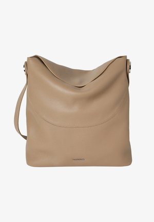 Sac à épaule en cuir beige avec un dessus souple et une bandoulière unique, présentant des coutures discrètes et un petit logo métallique de la marque.