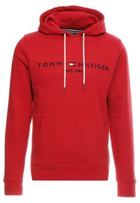 Sudadera roja de algodón, con un bolsillo frontal, cordones ajustables y un estampado de logo con el texto "TOMMY HILFIGER EST. 1985."