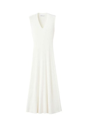 Vestido midi de punto blanco sin mangas con escote en V y falda acampanada, presentado sobre un fondo blanco liso.