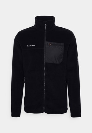 Casaco de fleece preto com um colarinho alto, fecho de correr na frente e um bolso no peito esquerdo com um tecido contrastante e fecho de correr.