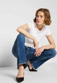 Pepe Jeans NEW PIMLICO - Calças de ganga à boca de sino - denim
