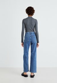 ONLY ONLJUICY LIFE WIDE POCKET - Široke nogavice - medium blue denim