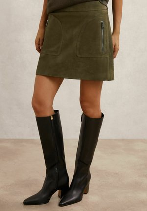 REGULAR FIT - TATE ZIP POCKET - Falda acampanada - khaki green