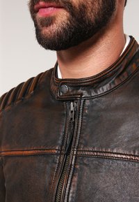 Mustang WHYTE - Skinnjacka - vintage brown