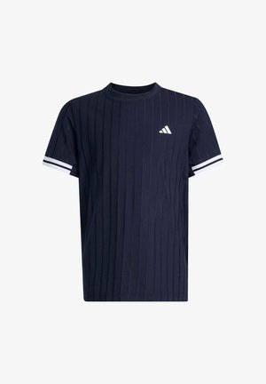 Marineblauw sportshirt met korte mouwen en subtiele verticale strepen, wit Adidas-logo op de borst en witte dubbele strepen op de mouwboorden.