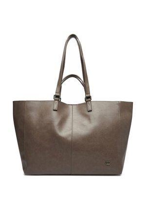Bolso tote grande de cuero marrón con asas dobles, diseño minimalista y pequeño logotipo metálico en la esquina inferior derecha.