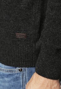 Barbour ESSENTIAL PATCH JUMPER - Trui - grey
