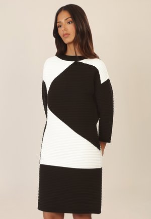 Apart COLORBLOCKING  - Strickkleid - schwarz-creme