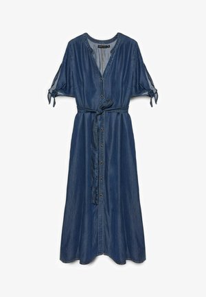 Tummansininen farkkumekko midi-pituudella, jossa edessä napit, lyhyet hihat solmittuina päistään, V-kaula-aukko ja solmittu vyötärönauha.