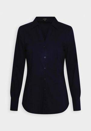 Marineblaues Hemd mit langen Ärmeln, spitzem Kragen und leicht geschwungenem Saum. Aus glattem Stoff, mit passenden Knöpfen.