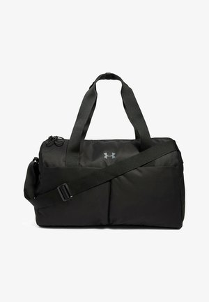 Bolso de deporte negro hecho de un tejido duradero, con correa de hombro ajustable, cierre de cremallera y detalle de logo en el frontal. Formato rectangular con secciones acolchadas.